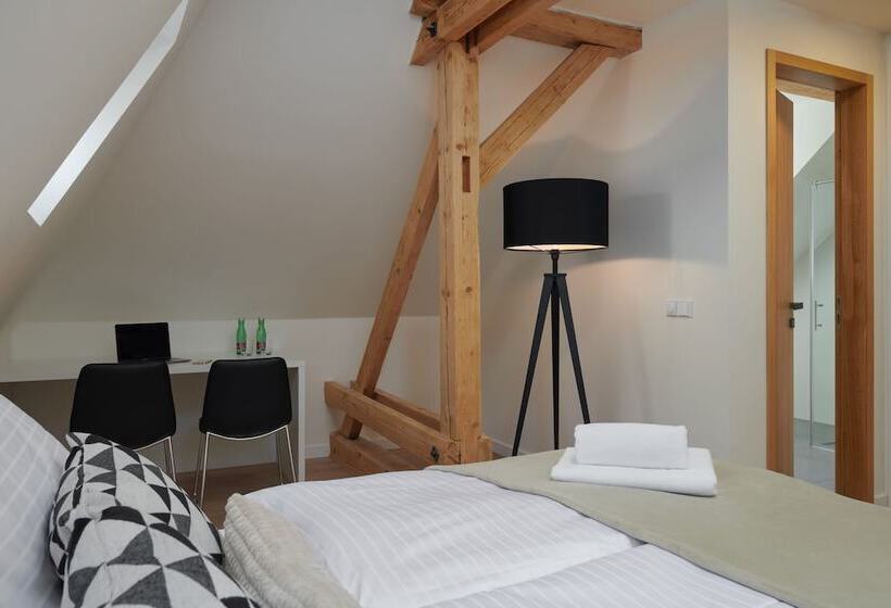 مبيت وإفطار Pension Kristian