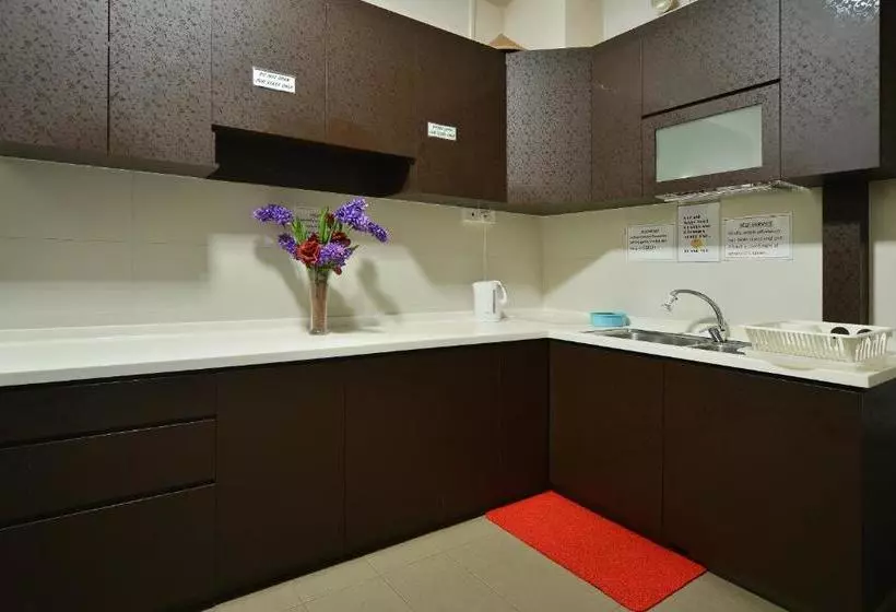 Reddoorz Hostel @ Lavender Mrt