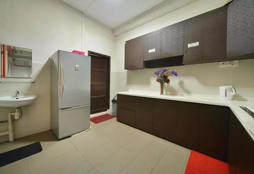 Reddoorz Hostel @ Lavender Mrt