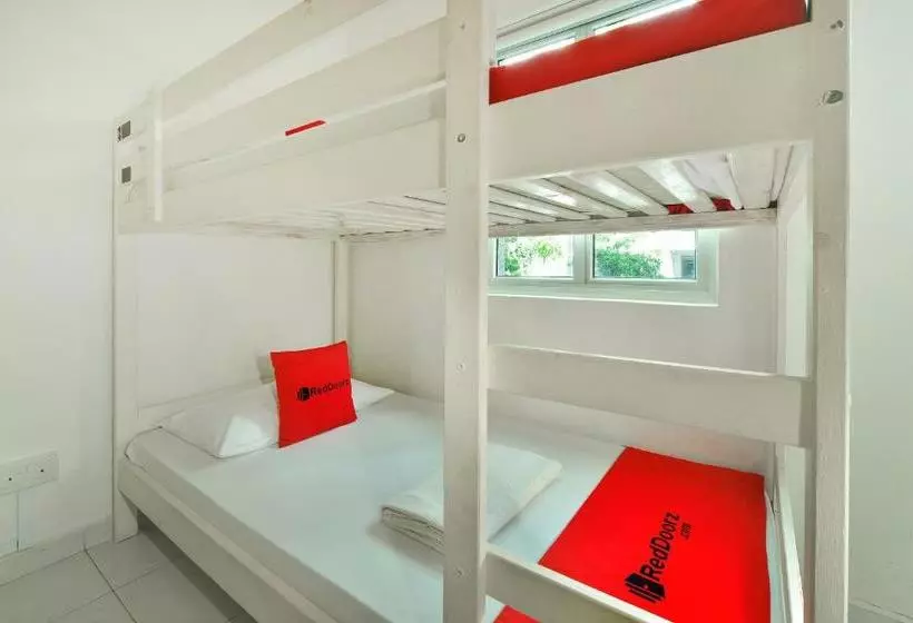 Reddoorz Hostel @ Lavender Mrt