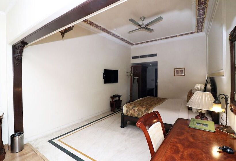 فندق Orient Taj By Oyo Rooms