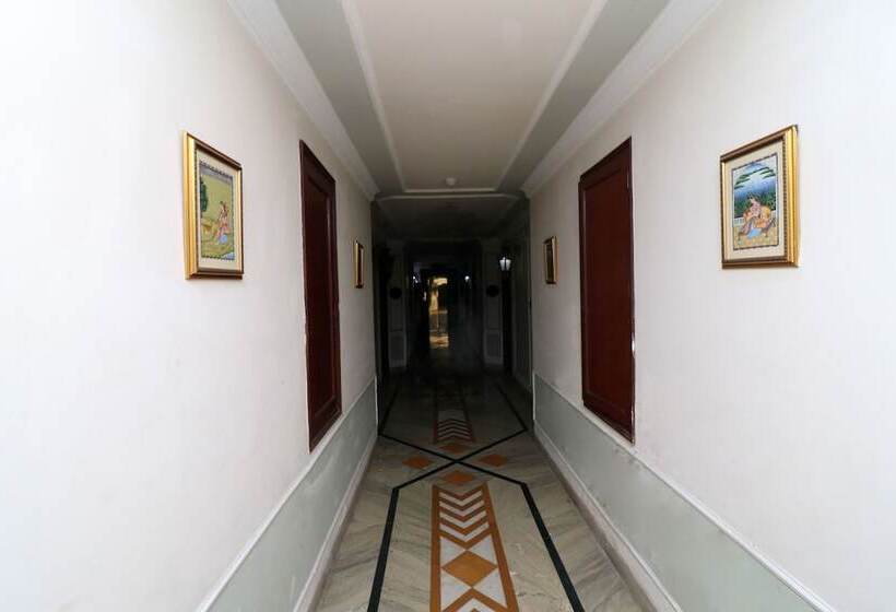فندق Orient Taj By Oyo Rooms