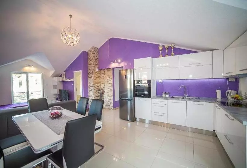 Apartments Ina