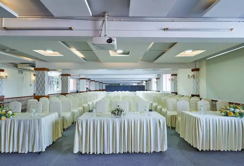 Bcons Riverside Hotel Binh Duong