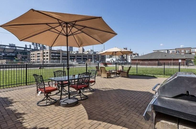 צימר The Cochrane House Luxury Historic Inn