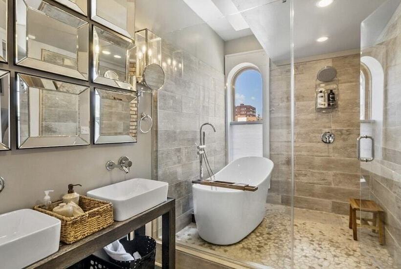 צימר The Cochrane House Luxury Historic Inn