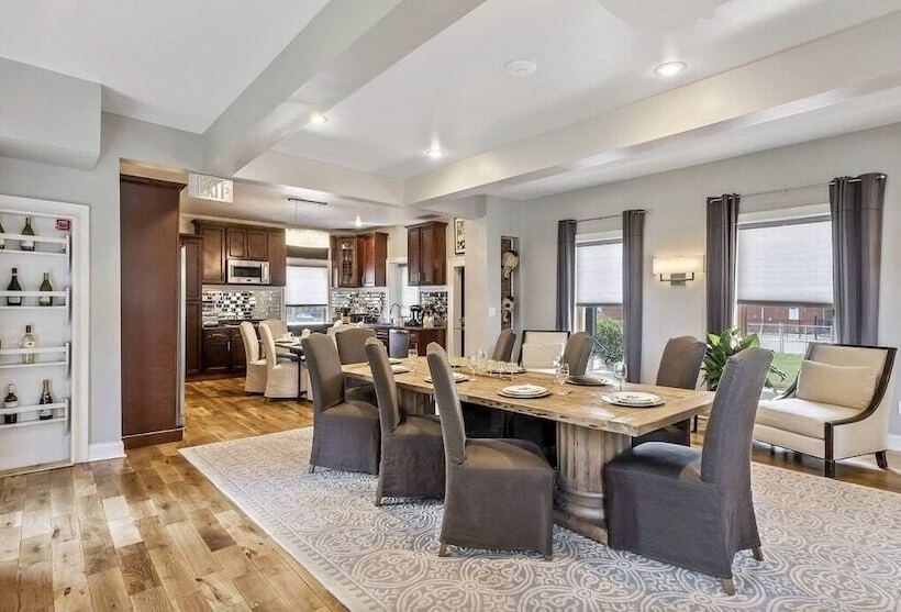 צימר The Cochrane House Luxury Historic Inn