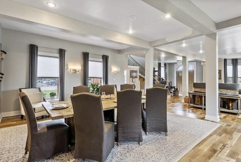 צימר The Cochrane House Luxury Historic Inn