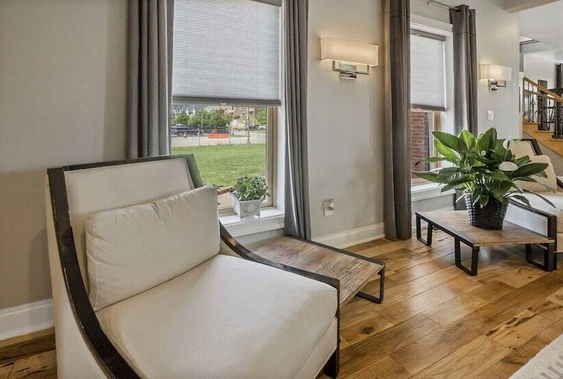 צימר The Cochrane House Luxury Historic Inn