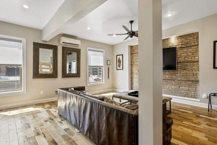 צימר The Cochrane House Luxury Historic Inn