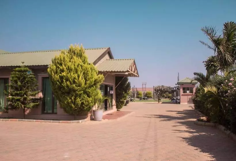 مسافرخانه Leget Lodges & Gardens