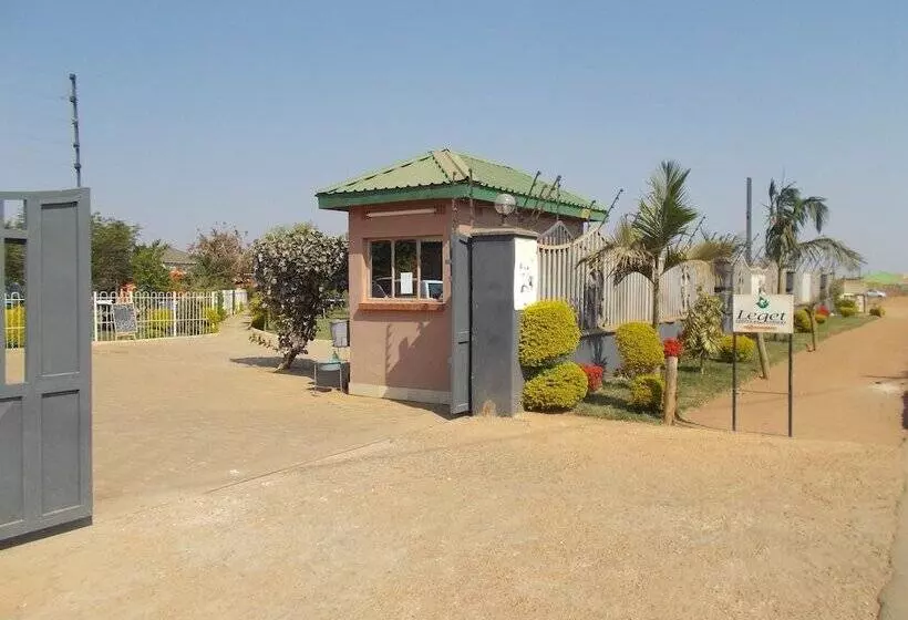 مسافرخانه Leget Lodges & Gardens