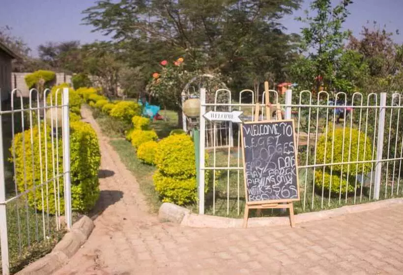 مسافرخانه Leget Lodges & Gardens