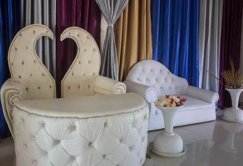مسافرخانه Leget Lodges & Gardens