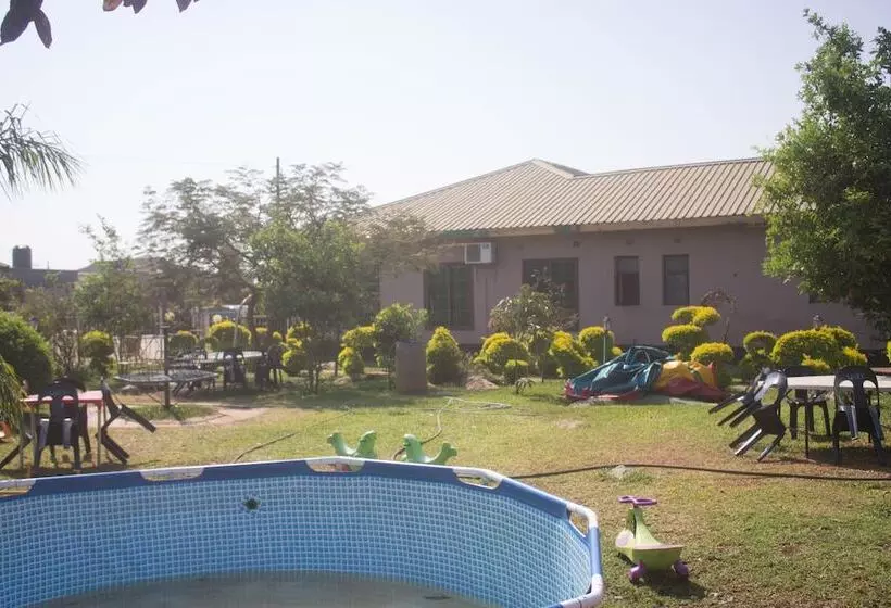 مسافرخانه Leget Lodges & Gardens