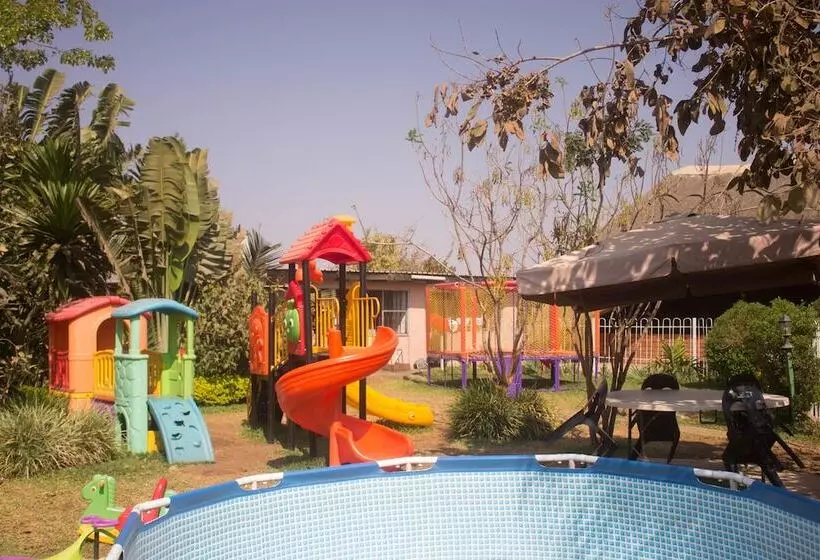 مسافرخانه Leget Lodges & Gardens