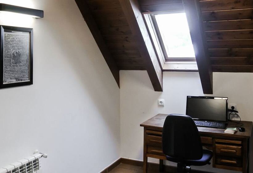 Hostal Y Albergue Haizea Hostel