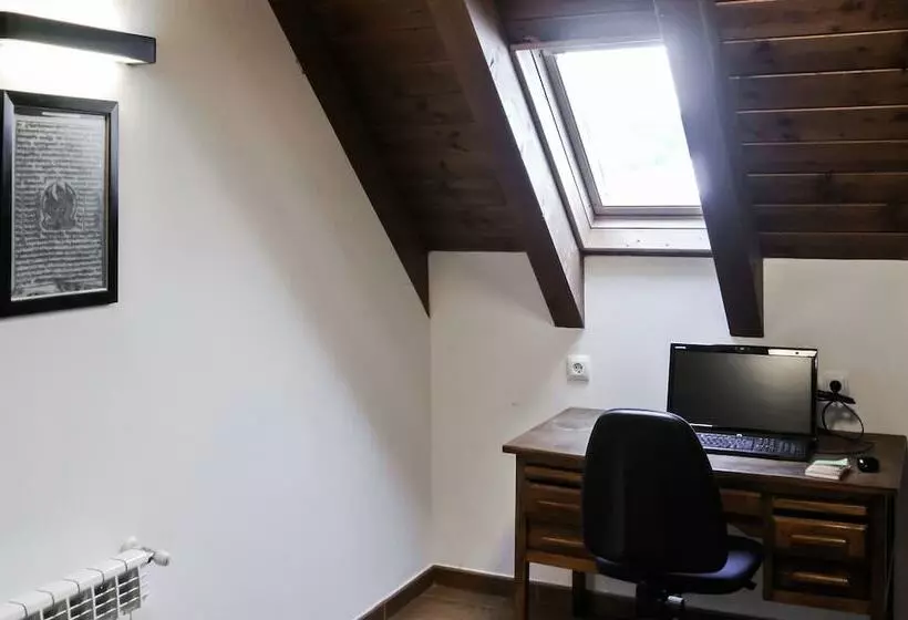 Hostal Y Albergue Haizea   Hostel