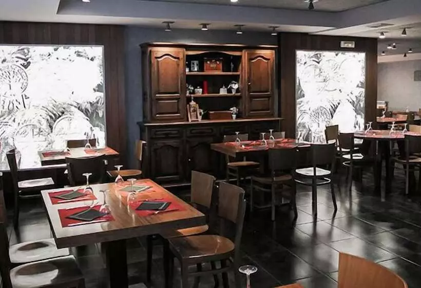 Hostal Y Albergue Haizea   Hostel