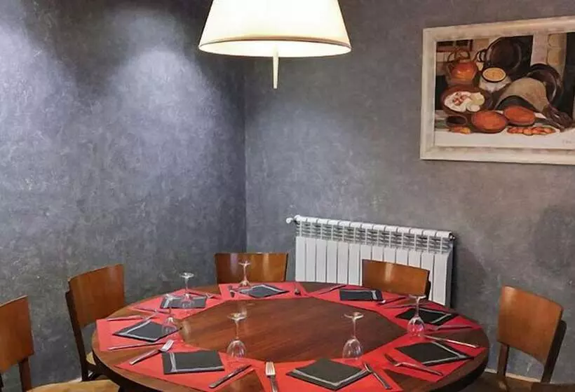 Hostal Y Albergue Haizea   Hostel