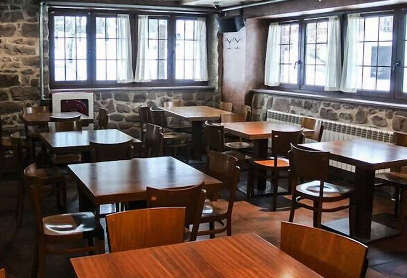 Hostal Y Albergue Haizea Hostel