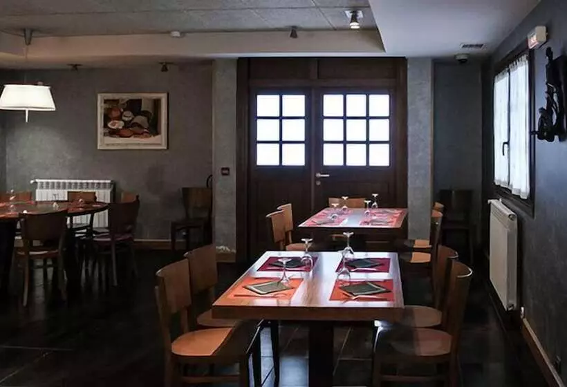 Hostal Y Albergue Haizea   Hostel