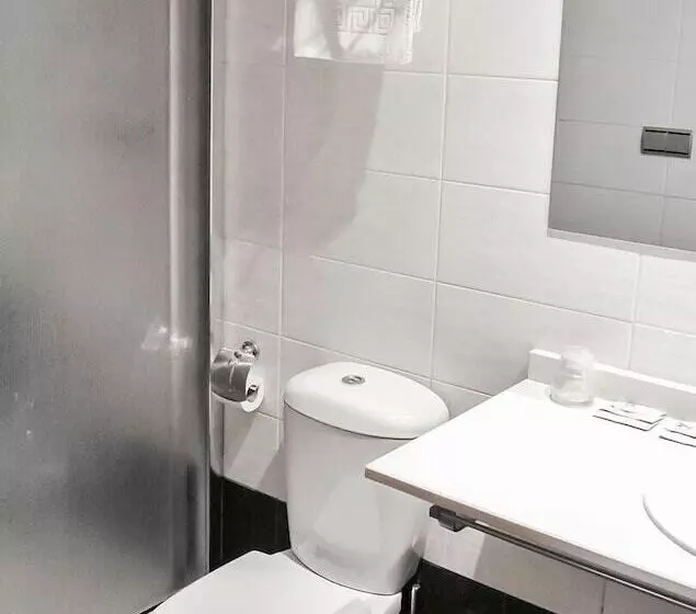 Hostal Y Albergue Haizea   Hostel