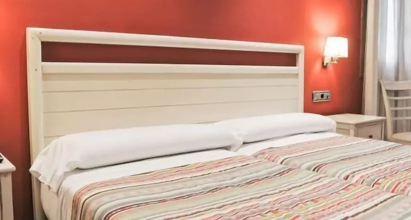 Hostal Y Albergue Haizea   Hostel