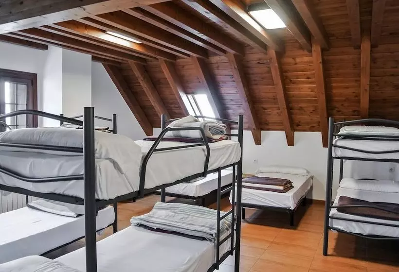 Hostal Y Albergue Haizea   Hostel