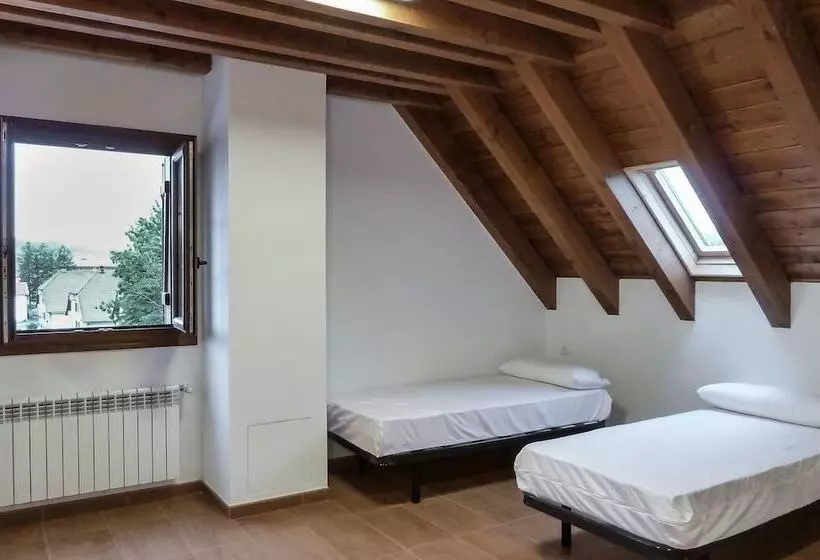 Hostal Y Albergue Haizea   Hostel