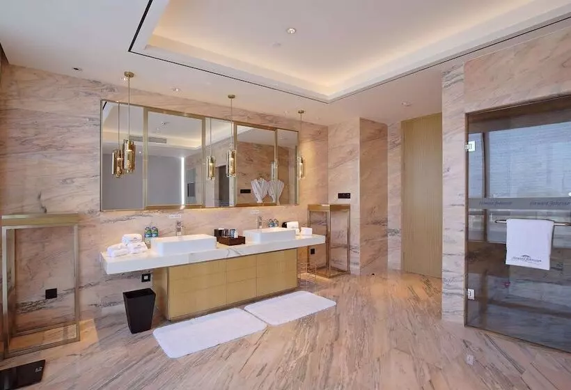 Hotelli Howard Johnson By Wyndham Glory Plaza Chenghai