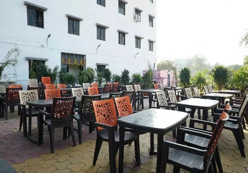 Hotelli Oyo 24432 Yash Residency