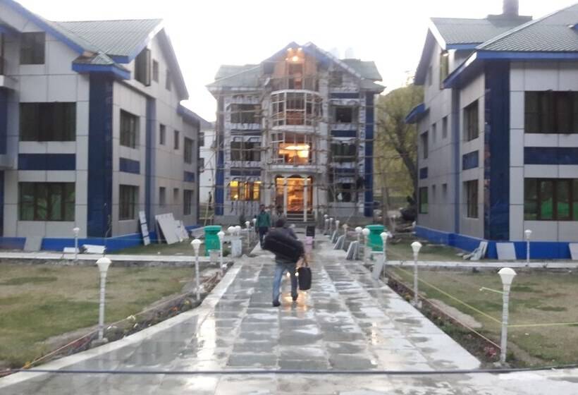 호텔 Pahalgam Retreat