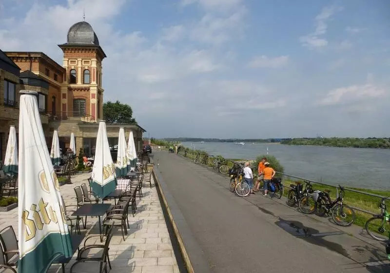 Hotelli Restaurant Wacht Am Rhein