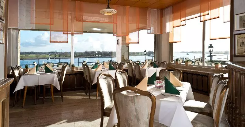 Hotelli Restaurant Wacht Am Rhein