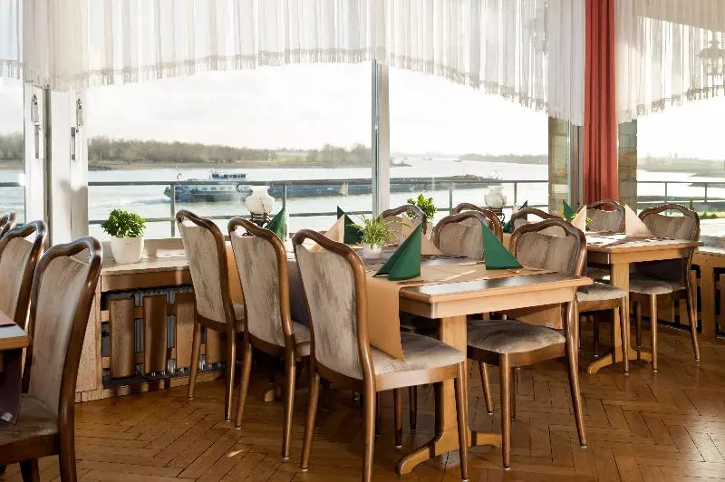 Hotelli Restaurant Wacht Am Rhein