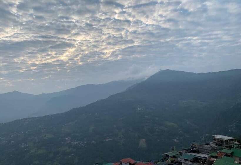 בית מלון כפרי The Royal Heritage