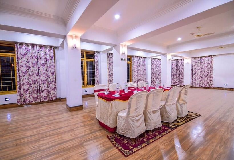 בית מלון כפרי The Royal Heritage