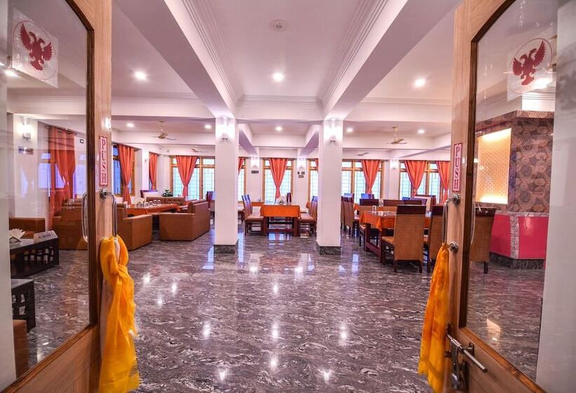 בית מלון כפרי The Royal Heritage