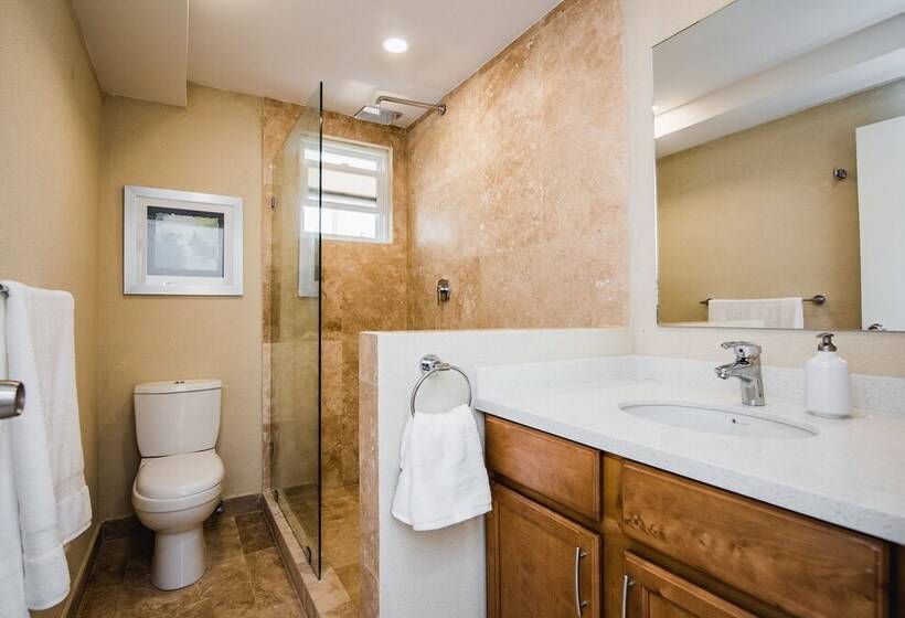 Lighthouse Look Apartments