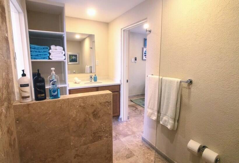 Lighthouse Look Apartments