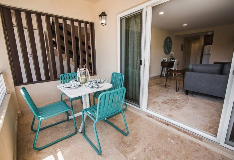 Lighthouse Look Apartments