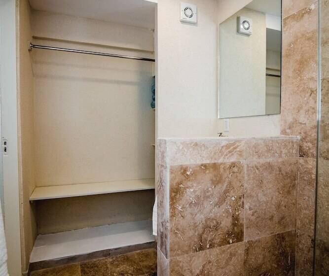 Lighthouse Look Apartments