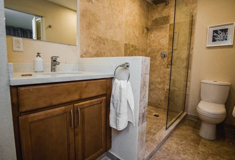 Lighthouse Look Apartments