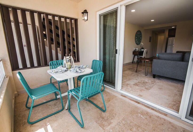 Lighthouse Look Apartments