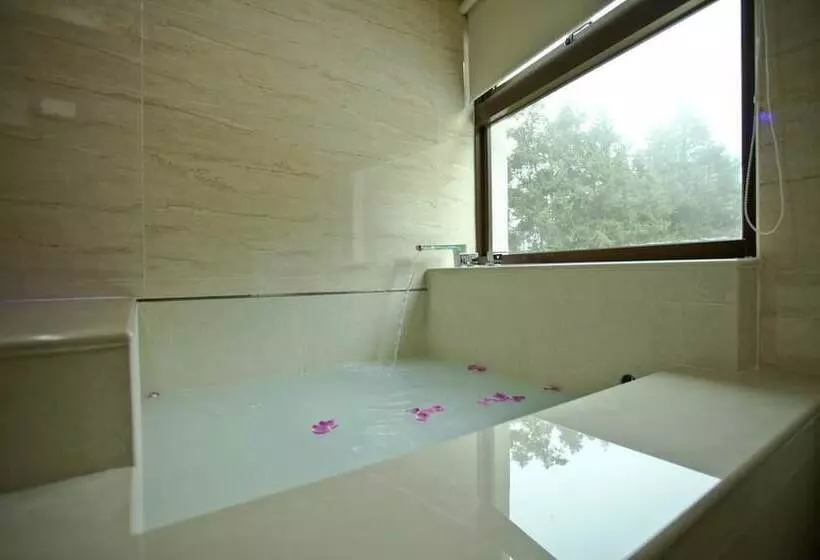تختخواب و صبحانه Sin Ging Hong Resort