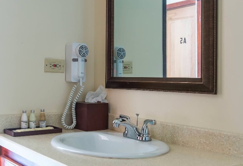 Village Cay Hotel And Marina