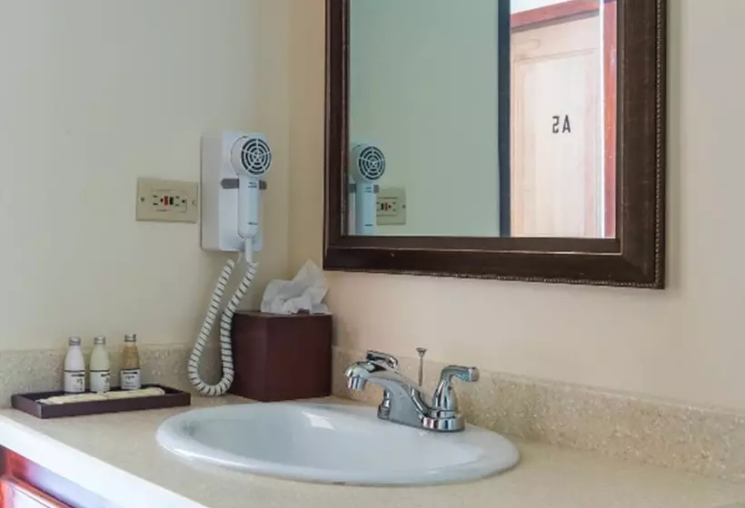 Village Cay Hotel And Marina