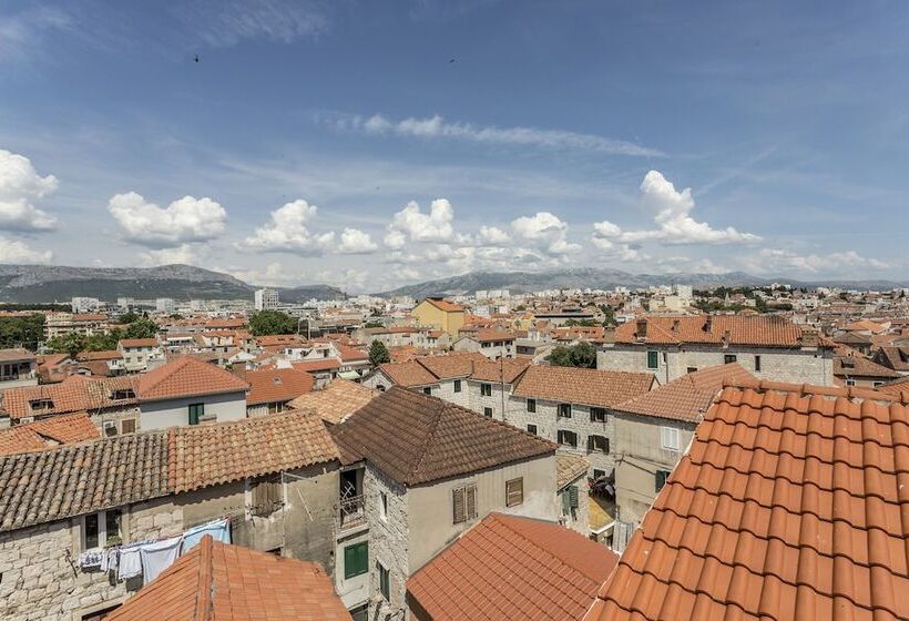 Majatalo Residence Stine