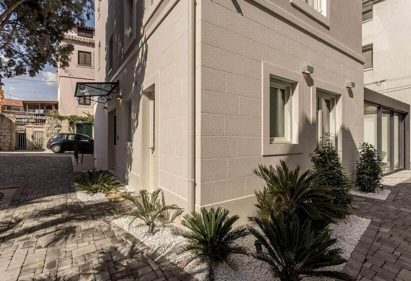 Majatalo Residence Stine